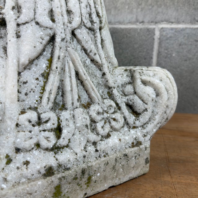 White Hand-Carved White Marble Capital in Relief, 20th Century For Sale - Image 8 of 12