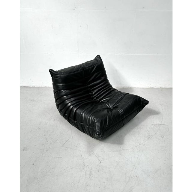Mid-Century Modern French Togo Lounge Chair in Black Leather by Michel Ducaroy for Ligne Roset, 1970s For Sale - Image 3 of 12