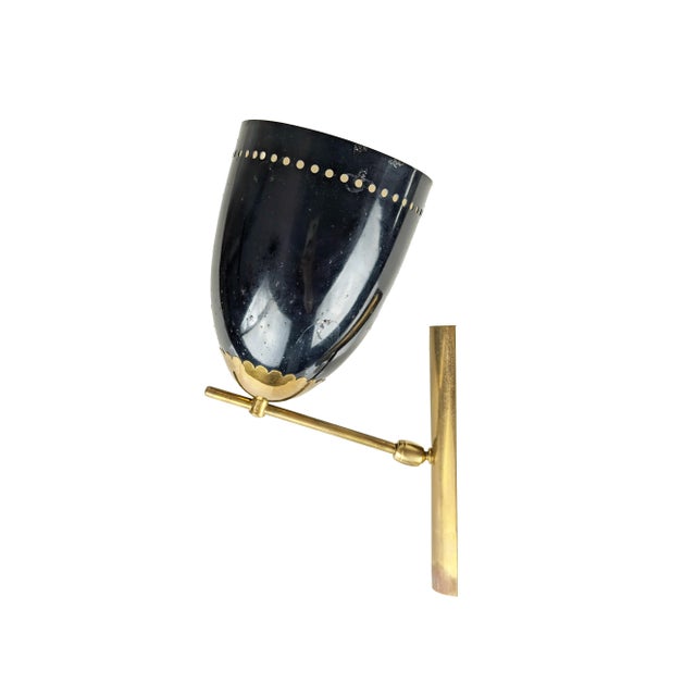 This wall lamp was produced in Italy in the 1950s. It is made from brass and painted aluminum. Adjustable position. the...