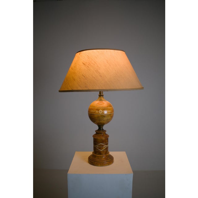 French Neoclassical Trompe-'Œil Painted Ceramic Table Lamp, 1960s For Sale - Image 12 of 14