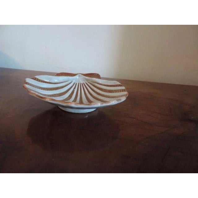 18th Century 18th Century Chinese Export Famille Rose Porcelain Scallop Shell Shape Bowl For Sale - Image 5 of 11