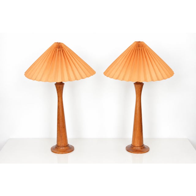 Elegant pair of French table lamps dating from circa 1960, featuring beautifully sculpted baluster-shaped bodies in turned...