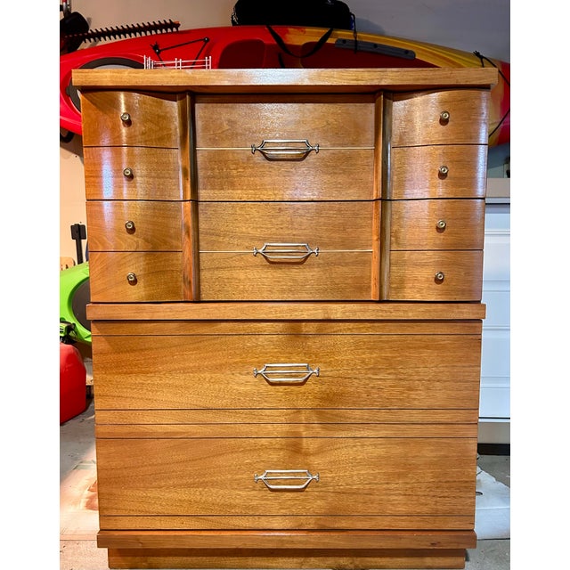 1950s Mid-Century Modern Highboy Dresser – Excellent Condition For Sale - Image 5 of 11