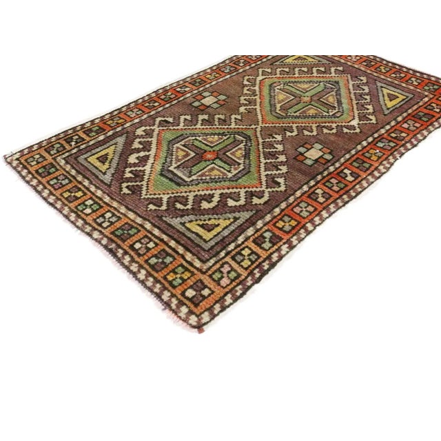 51193 Vintage Turkish Yastik Rug, 01'05 x 01'11. This hand-knotted wool vintage Turkish Yastik rug is a captivating...