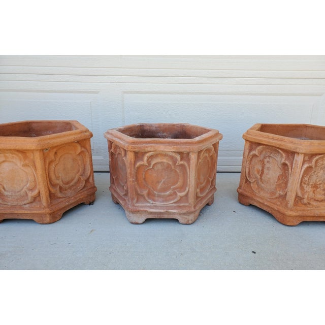 Mid 20th Century Vintage Hexagon Quatrefoil Motif Gothic Style Garden Planters Flower Pots in Terracotta Set of 3 For Sale - Image 5 of 13