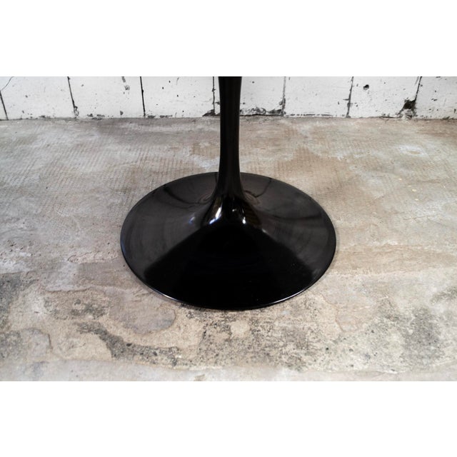 Eero Saarinen Tulip Coffee Table by Eero Saarinen for Knoll, 1980s For Sale - Image 4 of 5