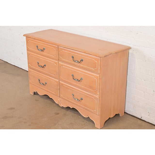French Provincial 1990s Ethan Allen French Provincial or Country French Maple Six-Drawer Dresser For Sale - Image 3 of 12
