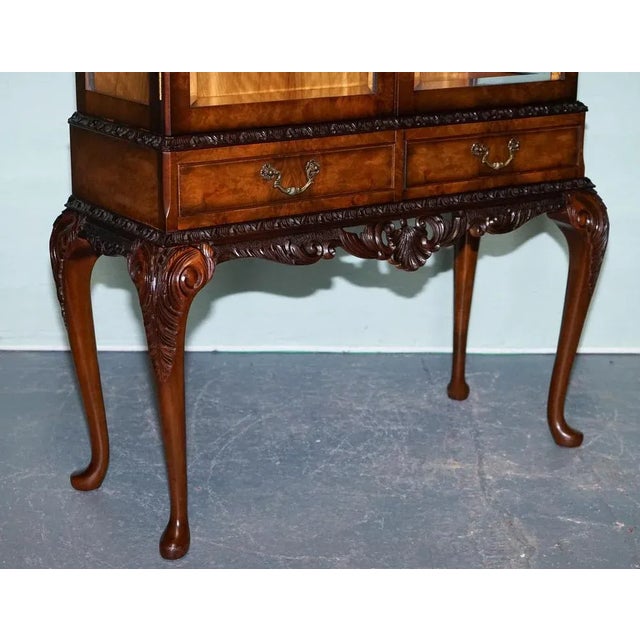 Vintage Carved Queen Anne Style Display Cabinet For Sale - Image 4 of 18