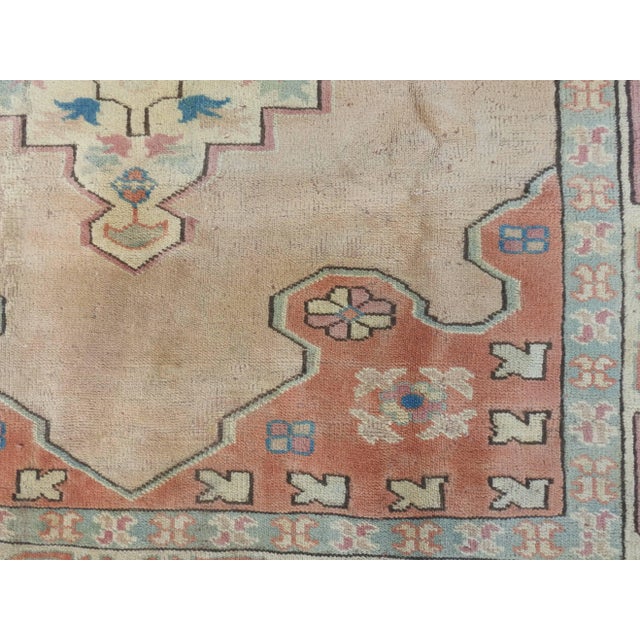 Midcentury Oushak Rug in Neutrals, Flesh Tones, Blues For Sale - Image 4 of 11