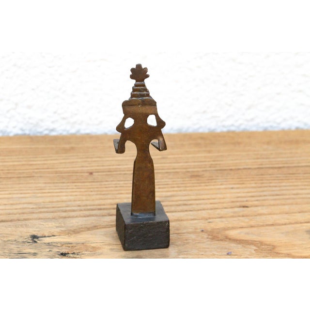 Tribal Crowned Tribal Miniature Bronze Female Figure For Sale - Image 3 of 6