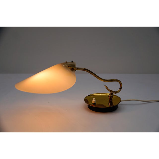 Gold Mid-Century Modern Brass and Acrylic Table Lamp, 1950s For Sale - Image 8 of 14