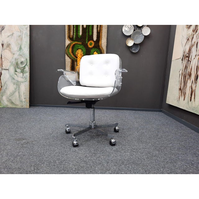 A fantastic desk chair from Tecta. Futuristic design from the 1960s/70s. The chair is in excellent original condition. It...