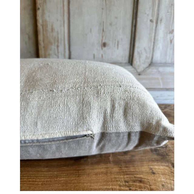 Vintage White French Linen Accent Large Lumbar Pillow With Insert For Sale In Los Angeles - Image 6 of 8