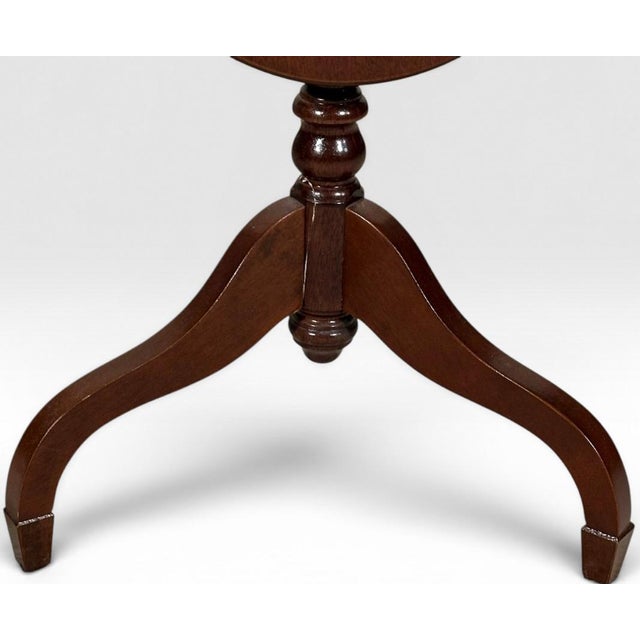 Pair of Vintage Queen Anne Style Oval Tilt Top Accent Tables For Sale - Image 13 of 15