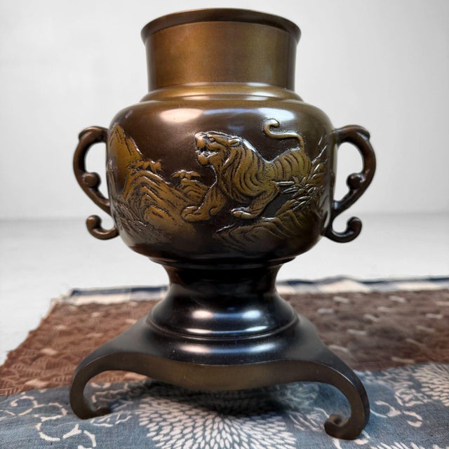 Contemporary Bronze Usubata Ikebana Vase with Dragon and Tiger, Japan, 1990s For Sale - Image 3 of 18
