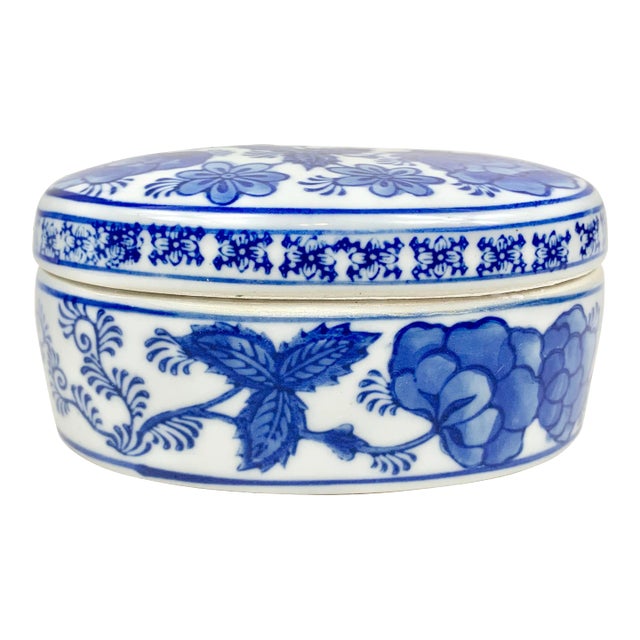 Vintage Oval Blue and White Chinoiserie Box For Sale
