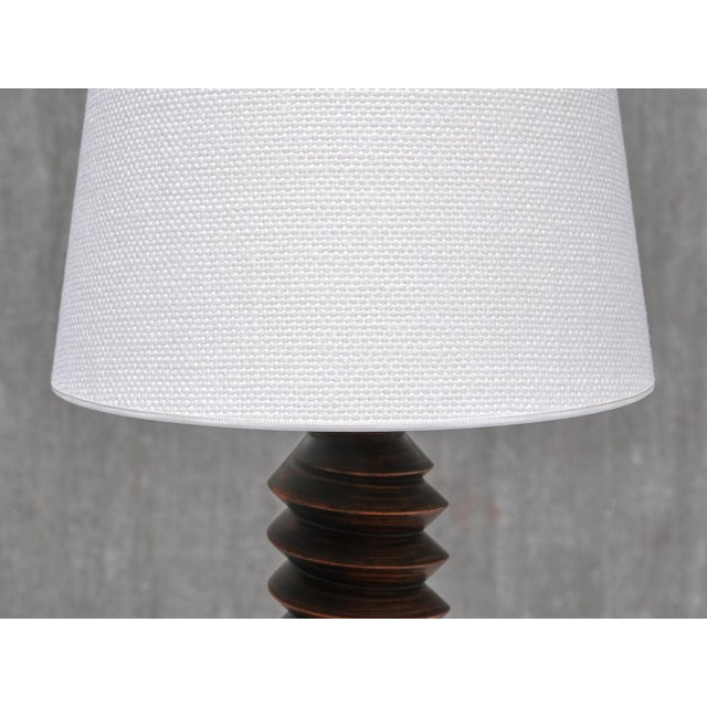 Sculptural Charles Dudouyt attributed Table Lamp in Oak and Linen, France, 1950s For Sale - Image 11 of 12