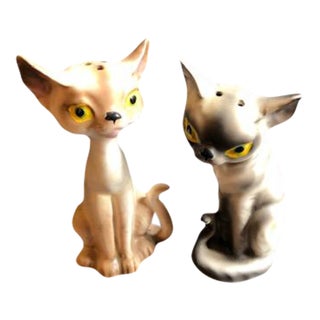 Mid-Century Porcelain Siamese Cat Salt and Pepper Shaker Set From Japan For Sale