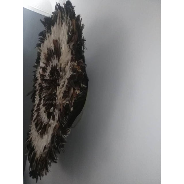Juju hat natural and white of 39" (100 cm). Juju hat made with natural feathers and rattan. Juju hat woven and...