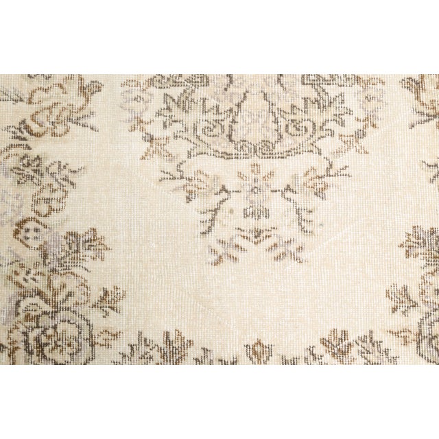 Mid 20th Century Neutral Modern Farmhouse Rug For Sale - Image 9 of 10