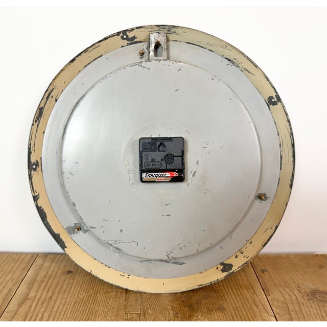 Vintage Industrial Factory Wall Clock from Siemens, 1950s For Sale - Image 16 of 17