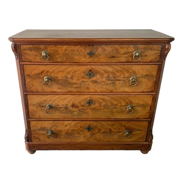 18th C. William and Mary Walnut Chest of Drawers For Sale