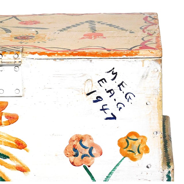 Mid 20th Century Peter Hunt Style Folk Art Hand-Painted Wooden Chest For Sale - Image 4 of 4
