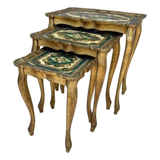 Italian Florentine Neoclassical Nesting Tables in Giltwood, 1960s, Set of 3 For Sale