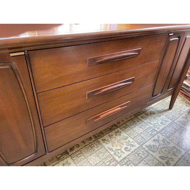 Vintage 1960s Mid-Century Modern Broyhill “Emphasis” Credenza For Sale - Image 15 of 17