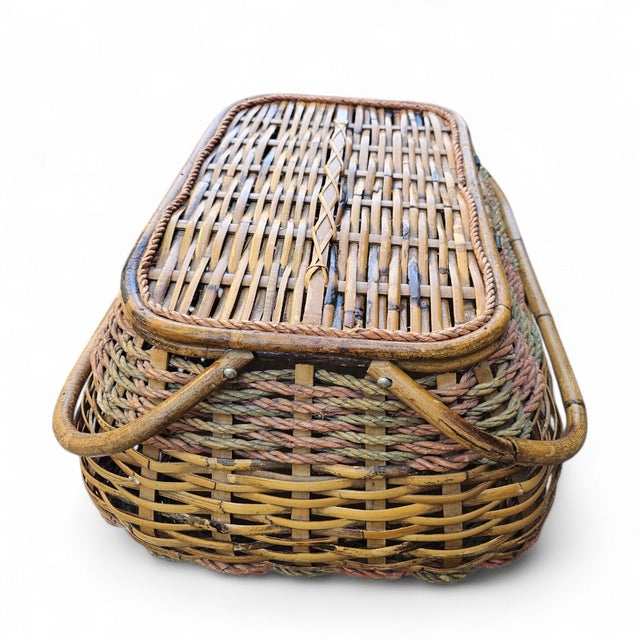 1950s Vintage Woven Bamboo Picnic Basket With Hinged Lid & Handle For Sale - Image 5 of 12