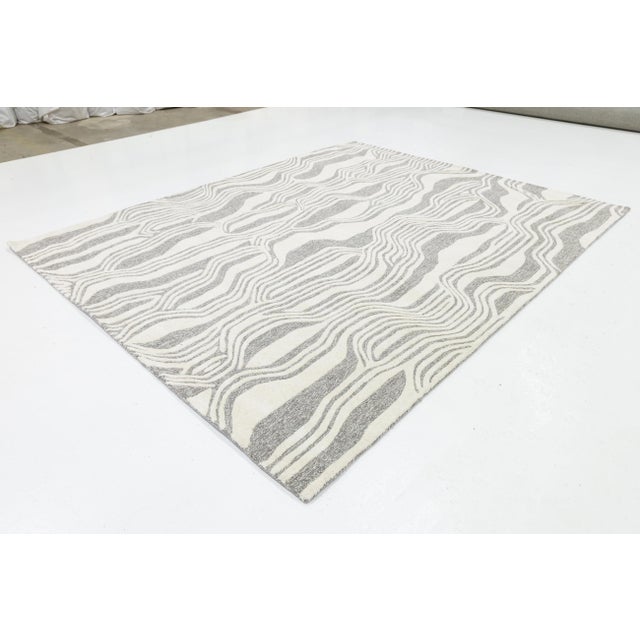 Modern Organic Wave Hand-Tufted Wool Rug – Neutral Ivory & Grey Abstract 8x10 For Sale - Image 9 of 10