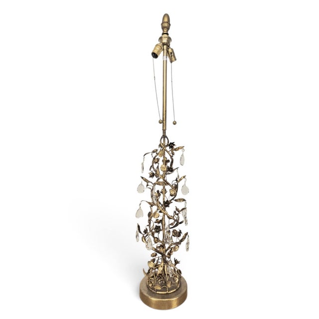 Rococo 1950s–1960s Marbro Gilt Tole and Crystal Floral Vine Table Lamp For Sale - Image 3 of 10