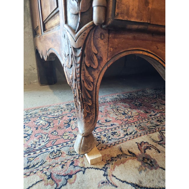 Exceptional Mid-19th Century French Provincial Buffet À Deux Corps in Walnut | Circa 1850 | Hand-Carved For Sale - Image 17 of 18