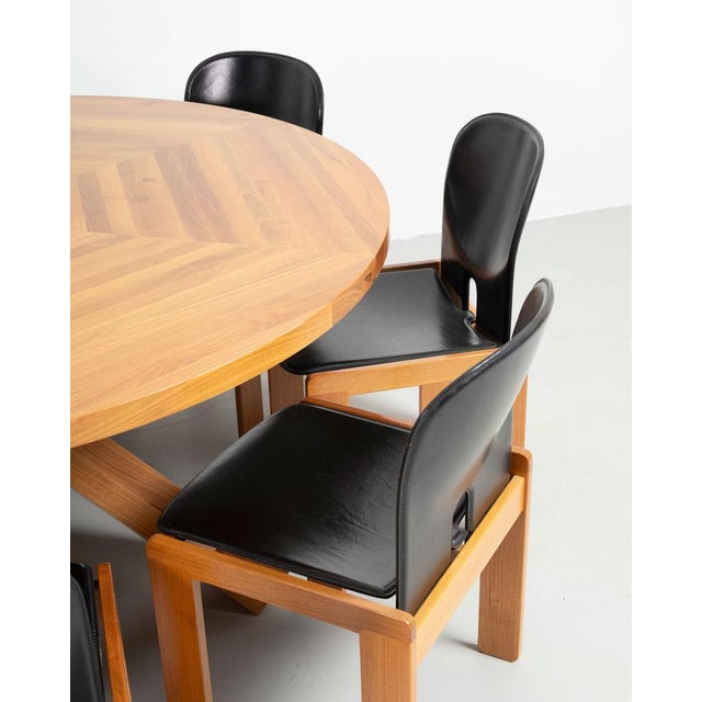 1970s Model 121 Chairs in Black Leather by Tobia & Afra Scarpa for Cassina, 1970s, Set of 8 For Sale - Image 5 of 9