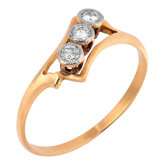 Vintage Diamond 18k Yellow Gold Three Stone Ring, Size 8.25 For Sale