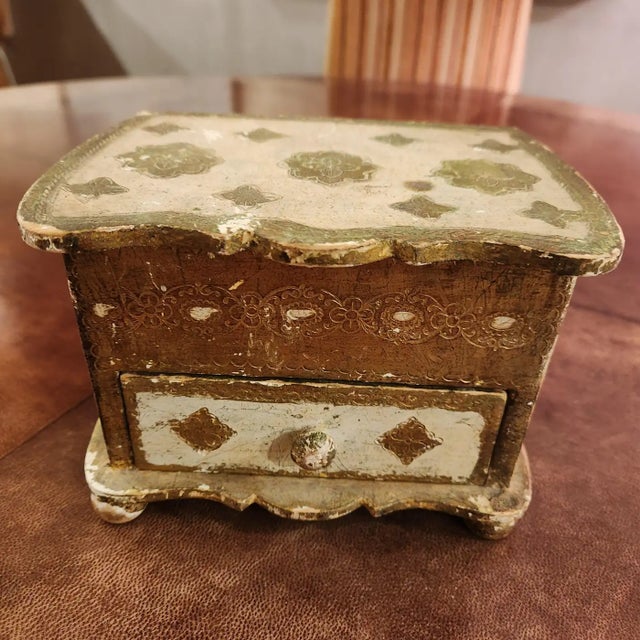1950s Venetian Giltwood Mirrored Jewelry Box Italy For Sale - Image 9 of 14