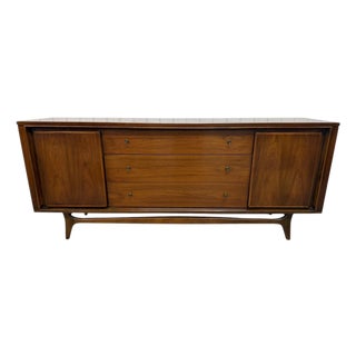 Mid-Century Modern Kent Coffey Insignia 9-Drawer Walnut Dresser For Sale