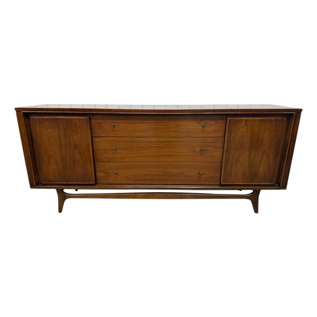 Mid-Century Modern Kent Coffey Insignia 9-Drawer Walnut Dresser For Sale