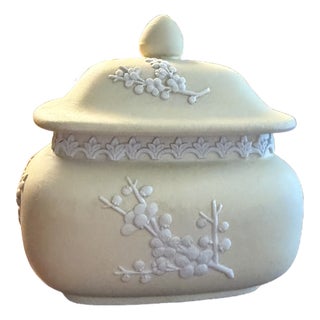 1980s Wedgwood Yellow Primrose Rectangular Lidded Box W/ White Relief Prunus Blossoms For Sale