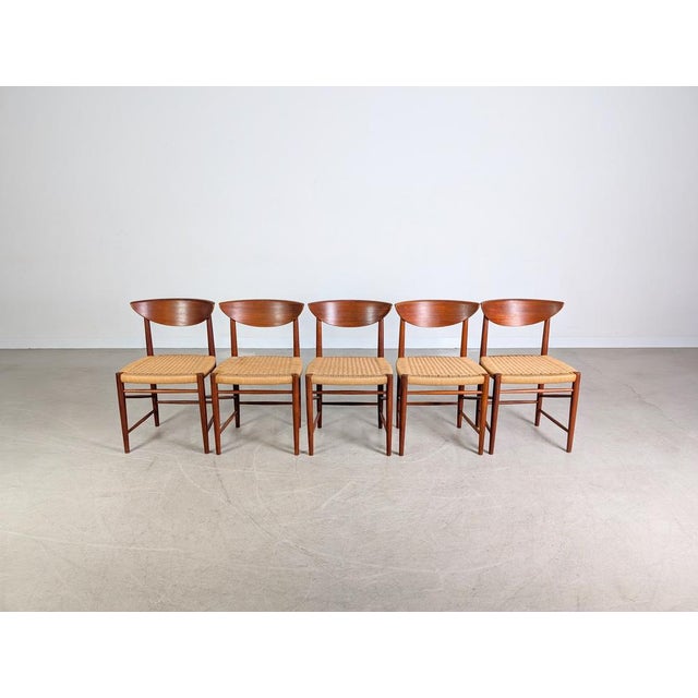 We are offering a beautiful set of five teak chairs from the 1960s, made in Denmark, for sale. The design dates back to...
