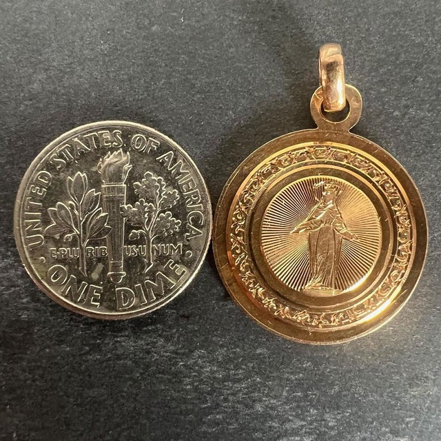 Antique French Engraved Virgin Mary 18 Karat Rose Gold Religious Medal Pendant, 1890s For Sale - Image 11 of 17