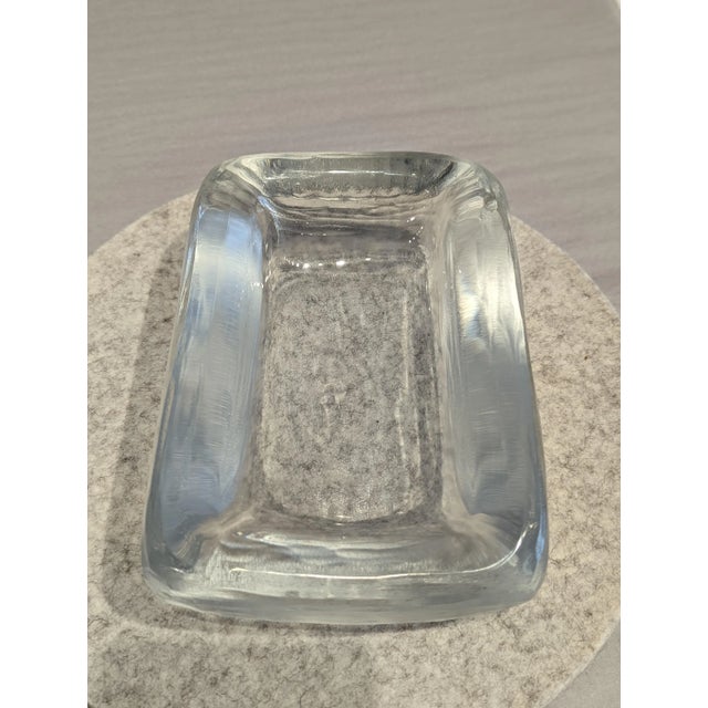 This Vicke Lindstrand for Orrefors glass bowl is an exceptional example of mid-century Swedish design. With its sculptural...