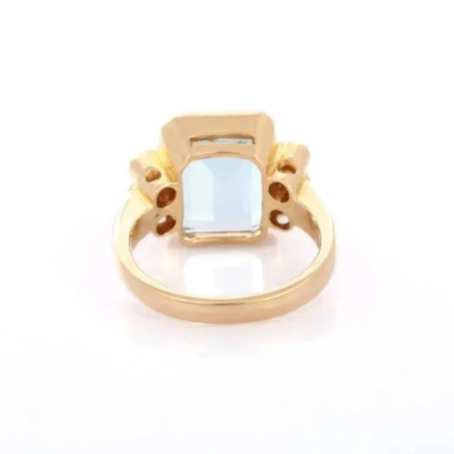 18k Yellow Gold 5.45 Carat Aquamarine and Diamond Cocktail Ring Size 11 For Sale In New York - Image 6 of 6