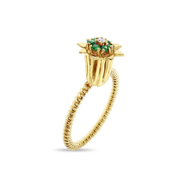 Contemporary Tall Emerald Tulip Ring 14k Yellow Gold, Size 7 For Sale - Image 3 of 3