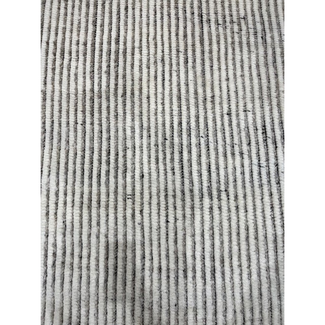 5x8 Graceful Vibrant Ivory Geometric Modern Hand Knotted Wool Carpet Rug For Sale In New York - Image 6 of 6