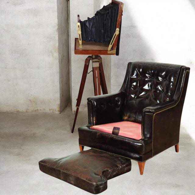 Henredon A Pair of Very Rare Vintage Henredon Leather Club Chairs (Circa 1960) For Sale - Image 4 of 8