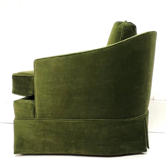 1960s Green Schumacher Velvet Curved Loveseat For Sale In Dallas - Image 6 of 15