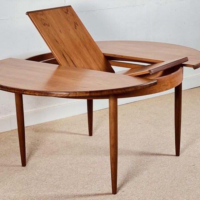 Round Extendind Dining Table from G-Plan For Sale - Image 5 of 9