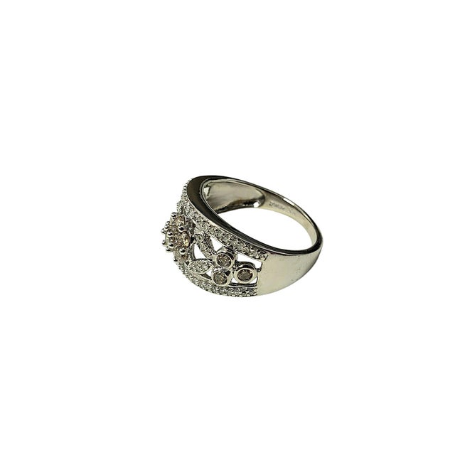 Late 20th Century 14 Karat White Gold Diamond Floral Band Ring Size 9 For Sale - Image 4 of 8