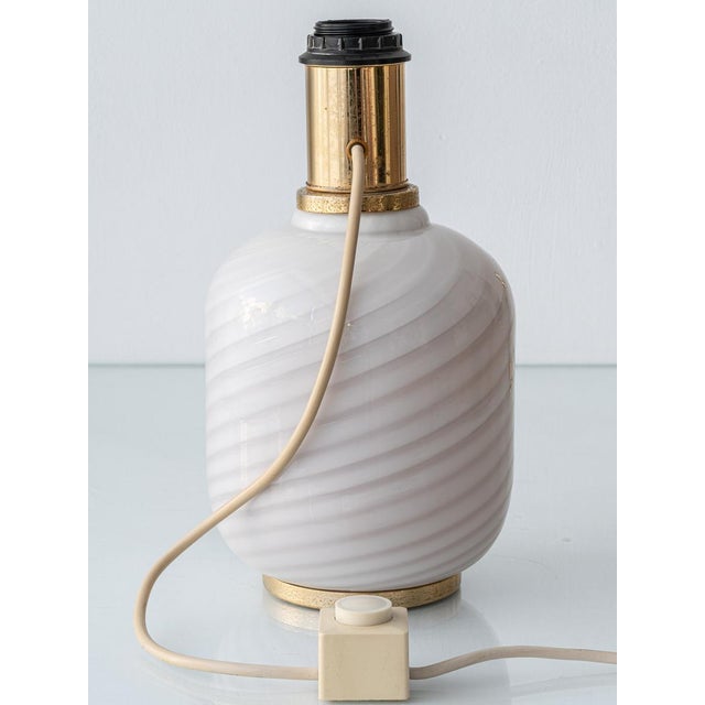 Vintage Murano Glass Opaline Spiral Table Lamps with Dual Illumination from Vetri Murano, 1960s, Set of 2 For Sale - Image 4 of 12